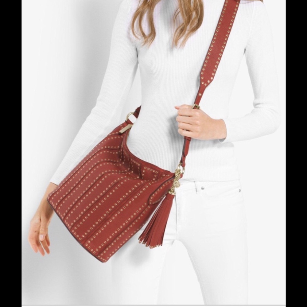 ⭐️⭐️⭐️3X HP⭐️ ⭐️⭐️ 💯 Authentic Michael Kors Brooklyn Grommet Feed Bag - Picture 2 of 16